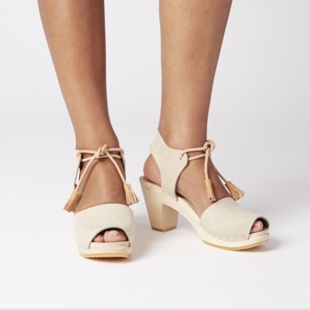 Bryr Hannah Spanish Toe Mid Heel Clogs